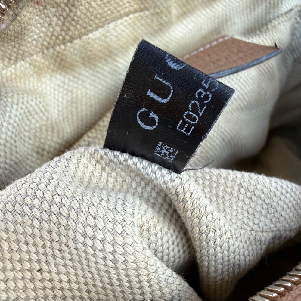 Authentic Gucci Soho Disco bag with pebble leather design (dust bag included) - Picture 12 of 17